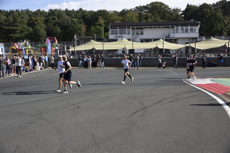 Marathonlopers op circuit stevig aangemoedigd