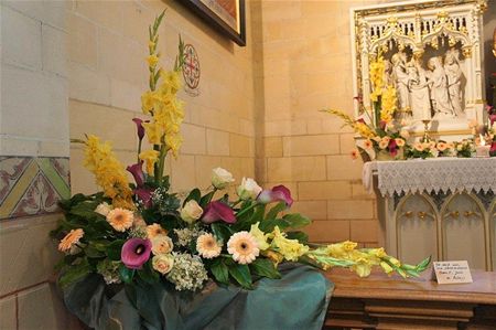 Maria in de bloemen in kerk Zolder