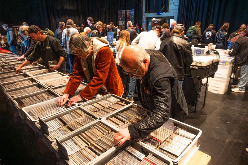 Massa muziekfans op Metal Fair in CC Muze