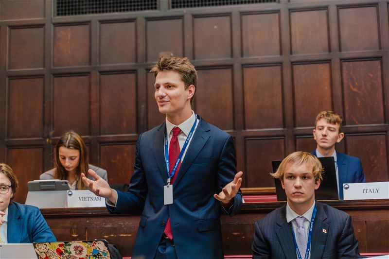 Max Lambert wint met België WK  voor diplomatie