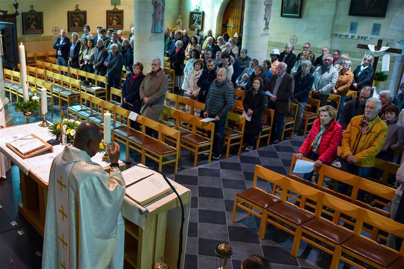 Meer dan 200 vieren Pasen in kerk van Zolder