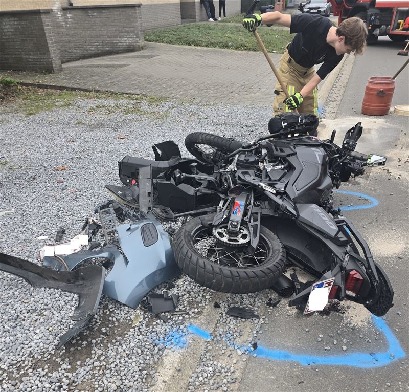 Motorrijder zwaargewond bij botsing in Teutenweg