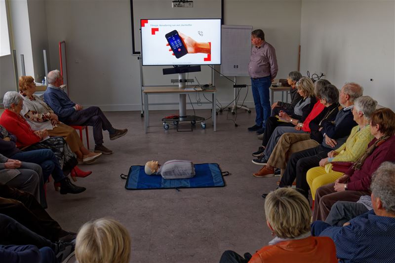 Neos leden leerden reanimeren en defilibreren