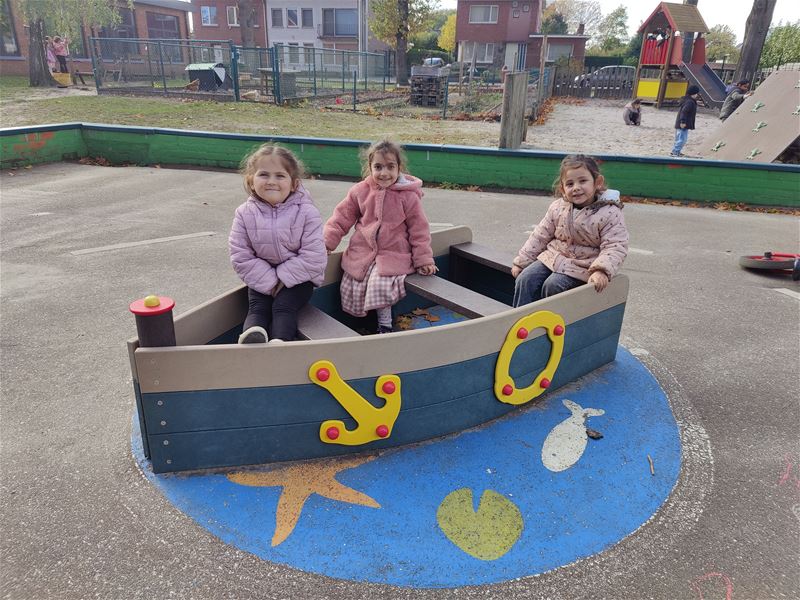 Op de Pagadderspeelplaats is een boot aangespoeld