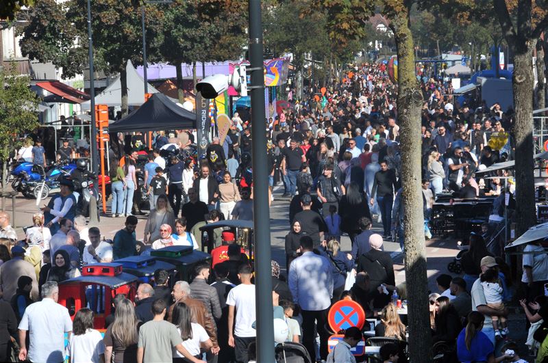 Over de koppen lopen op de Braderie