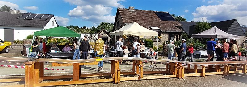 'Racen' tijdens het buurtfeest van de Schobbenberg