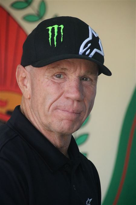 Randy Mamola haalt herinneringen op in de paddock