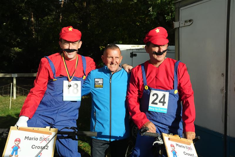 Rare snuiters aan de start van de funcross