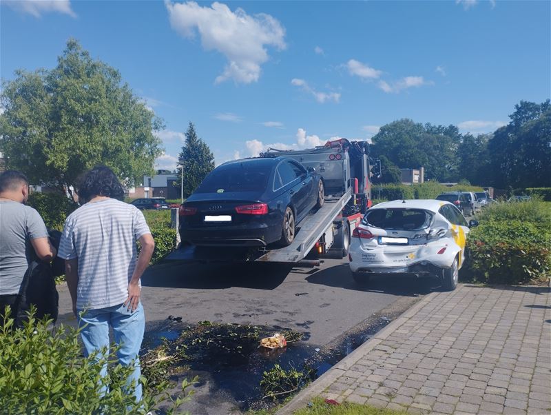 Ravage bij botsing in Van Dijcklaan