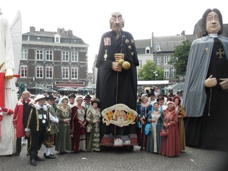 Reus Lambert Hoelen in stoet Maastricht