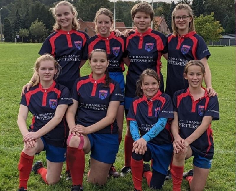 Rugbyclub 9 start met meisjesteam