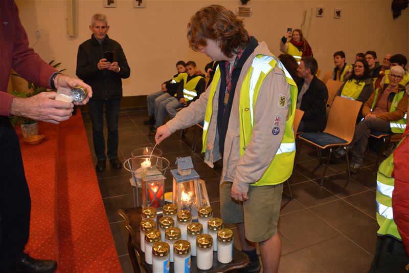 Scouts brachten het Vredeslicht naar Eversel