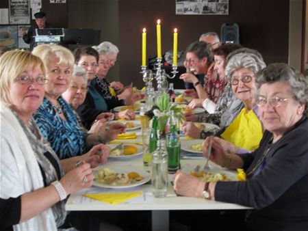 Senioren van de Lindeman aan het feest