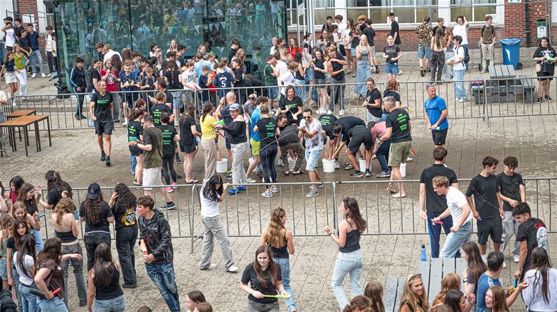 SFC: met waterpistolengevecht de grote vakantie in