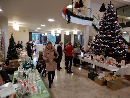 Sfeervolle kerstmarkt in Hof ter Bloemen