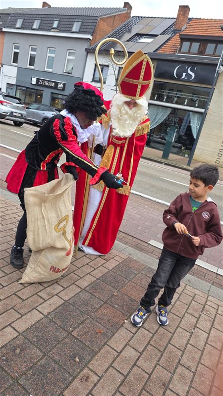 Sint op pad in winkelcentrum Cité