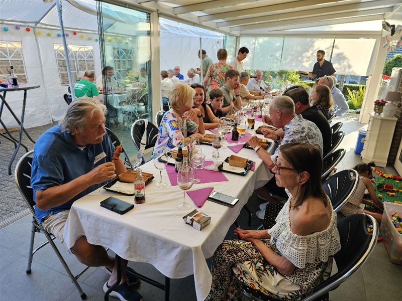 Sint-Rochusstraat was het decor van buurtfeestje