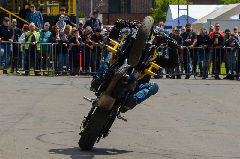 Stuntrijders als blikvanger bij de Solo Riders