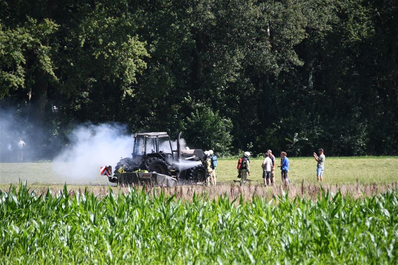 Tractor brandt uit