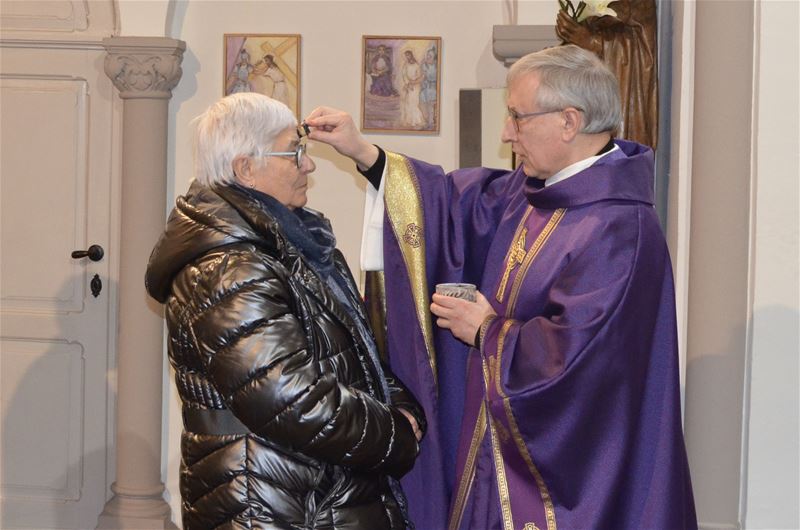 Traditie van het askruisje blijft nog overeind