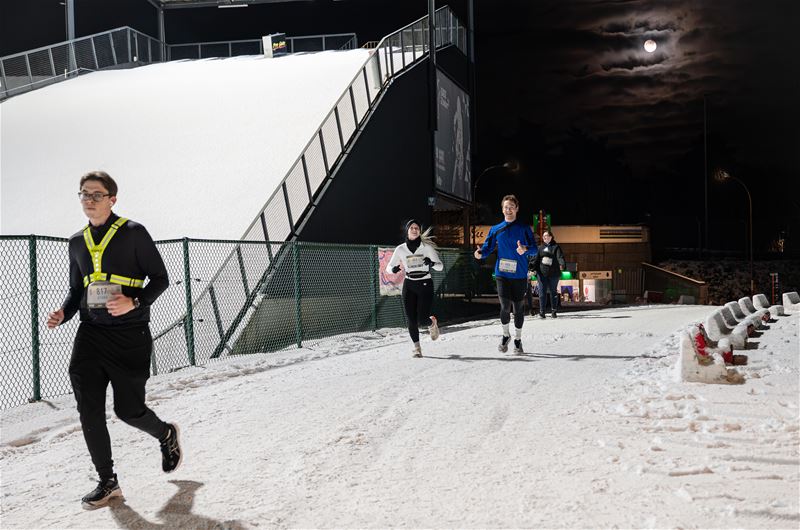 Veel moedigen op ijskoude New Years Trail and Walk