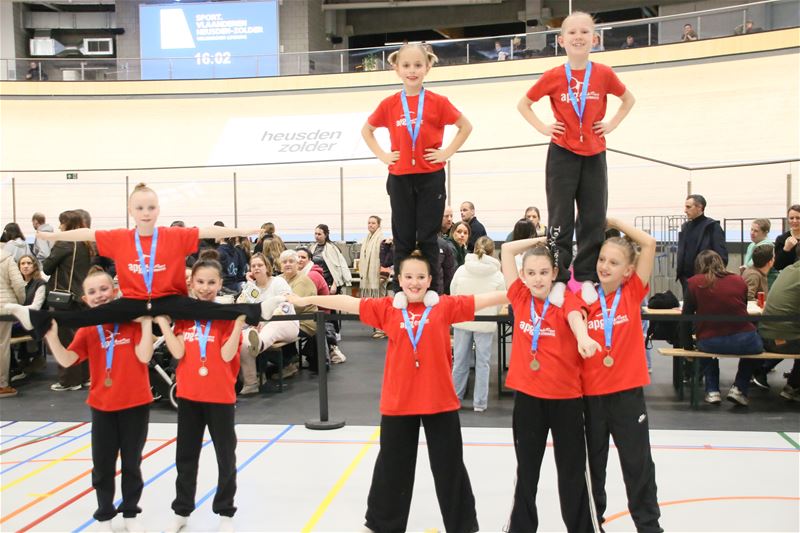 Veel volk en knappe acro-prestaties op eerste dag