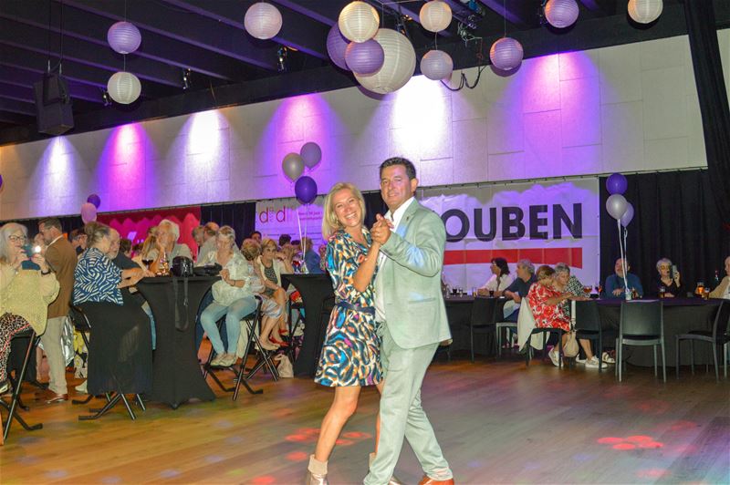 Veel volk swingt op feest van de burgemeester