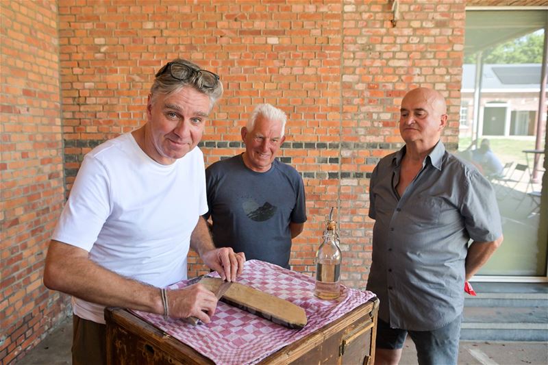 Via messen scherpen op zoek naar verhalen