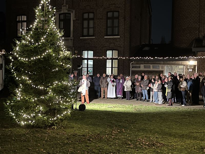 Viversel luidt de advent in