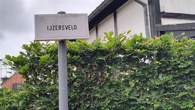 Zelfde straat, twee namen