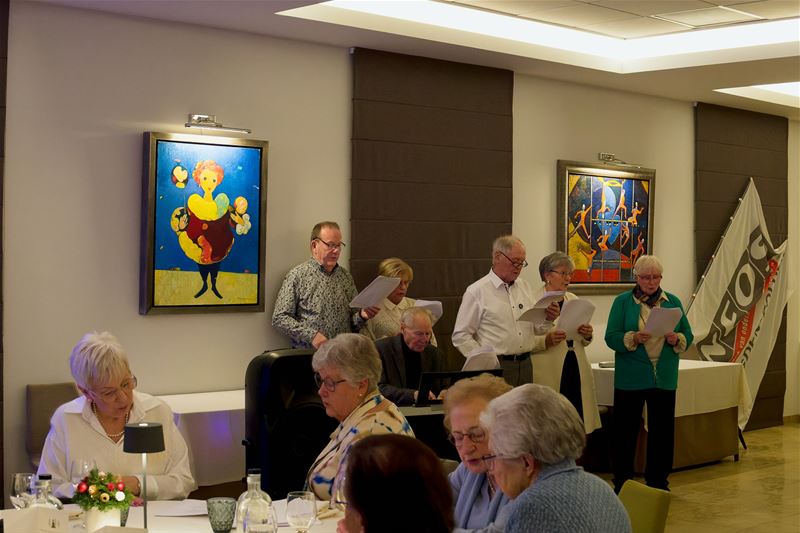 Zingen en genieten tijdens kerstfeest Neos