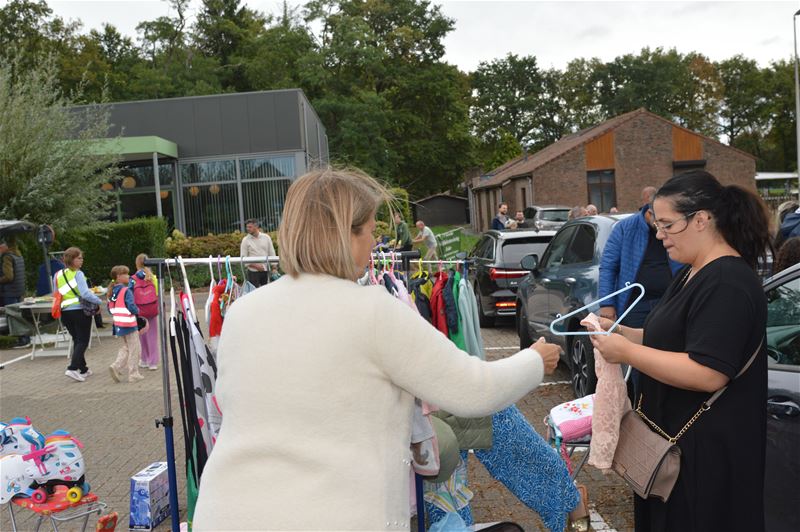 Zolder Leeft startte met rommelmarkt