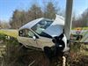bestuurder-gewond-door-botsing-tegen-paal