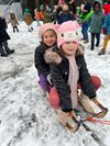 met-de-slede-op-de-speelplaats