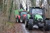 tractor-belandt-in-de-gracht