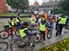 leerlingen-trotsteren-rotweer-met-de-fiets