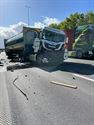 Ravage bij botsing tussen 2 vrachtwagens