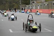 Zelfgebouwde elektrische auto's racen tegen elkaar