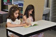 Leerlingen 1ste leerjaar lezen voor kleuters