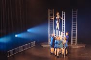 Samen naar boven dansen op ladders