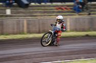 Loodzware speedwayraces op geteisterde baan