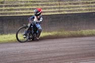 Loodzware speedwayraces op geteisterde baan