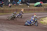 Loodzware speedwayraces op geteisterde baan