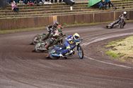 Loodzware speedwayraces op geteisterde baan