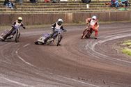 Loodzware speedwayraces op geteisterde baan