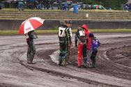 Loodzware speedwayraces op geteisterde baan