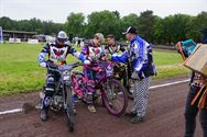 Loodzware speedwayraces op geteisterde baan