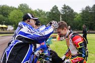 Loodzware speedwayraces op geteisterde baan