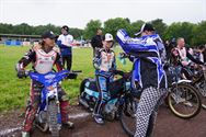 Loodzware speedwayraces op geteisterde baan