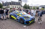 Veel volk voor de parade van de 24 Uren-racers